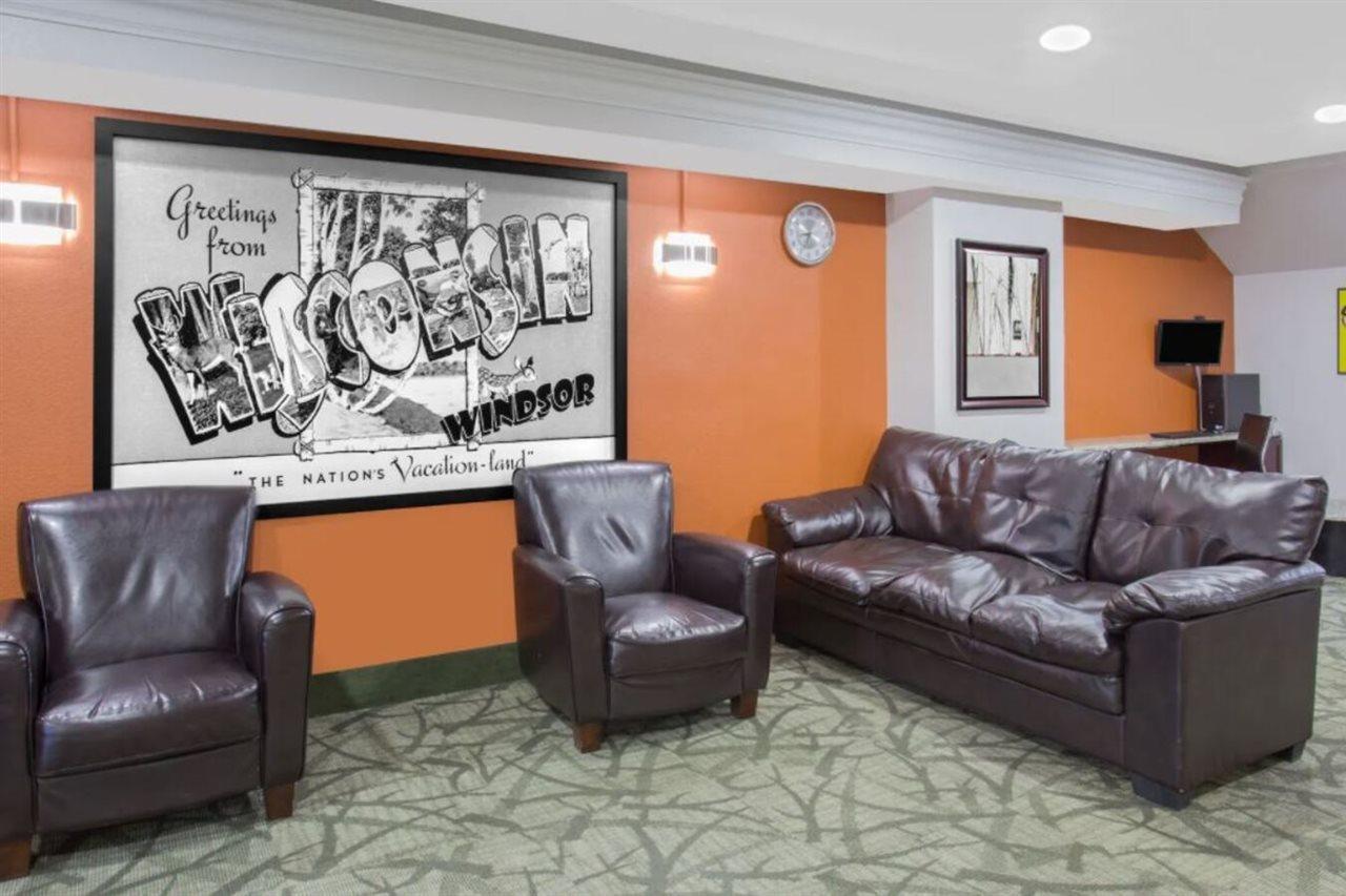 Отель Super 8 By Wyndham Windsor/Madison North Экстерьер фото