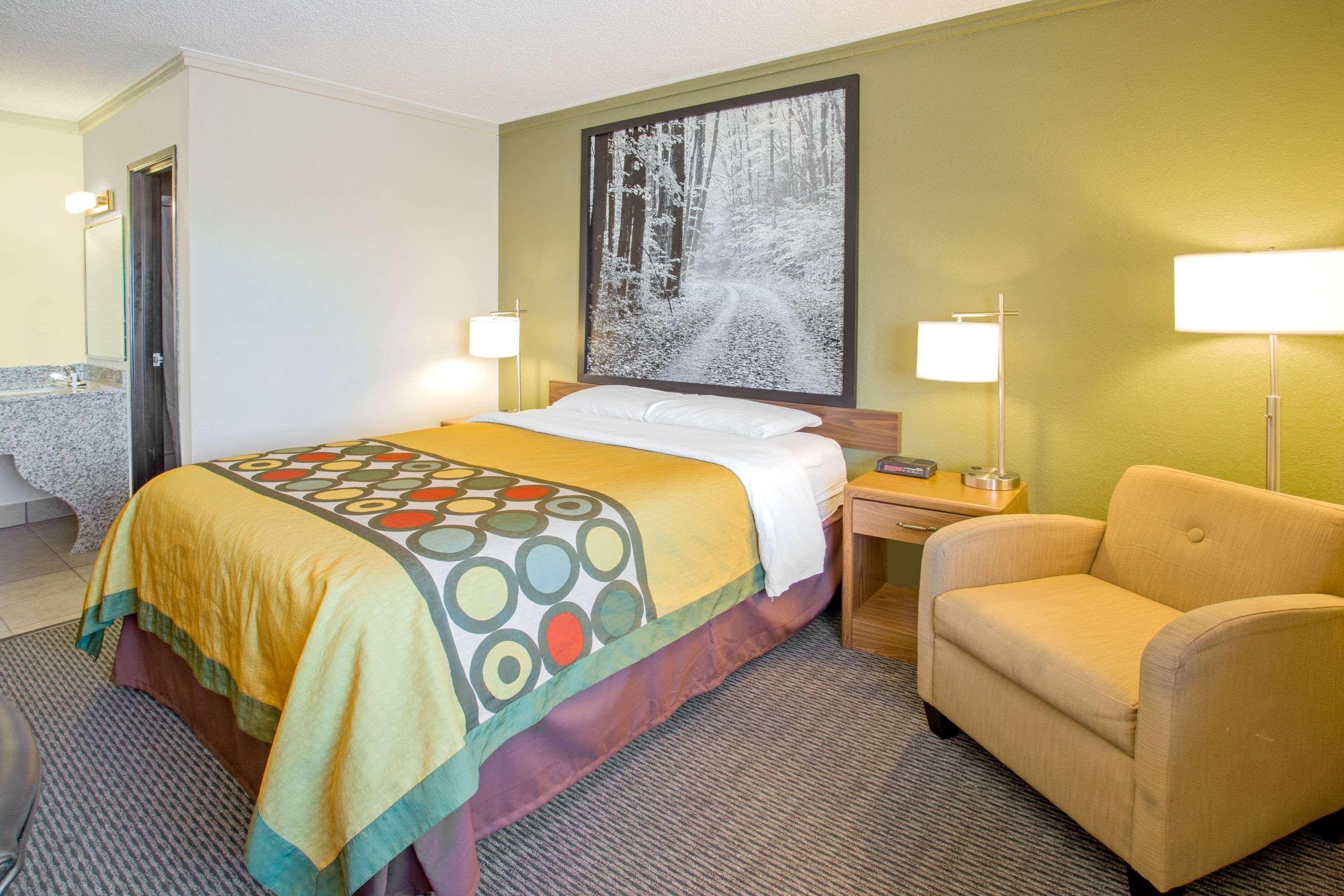 Отель Super 8 By Wyndham Windsor/Madison North Экстерьер фото