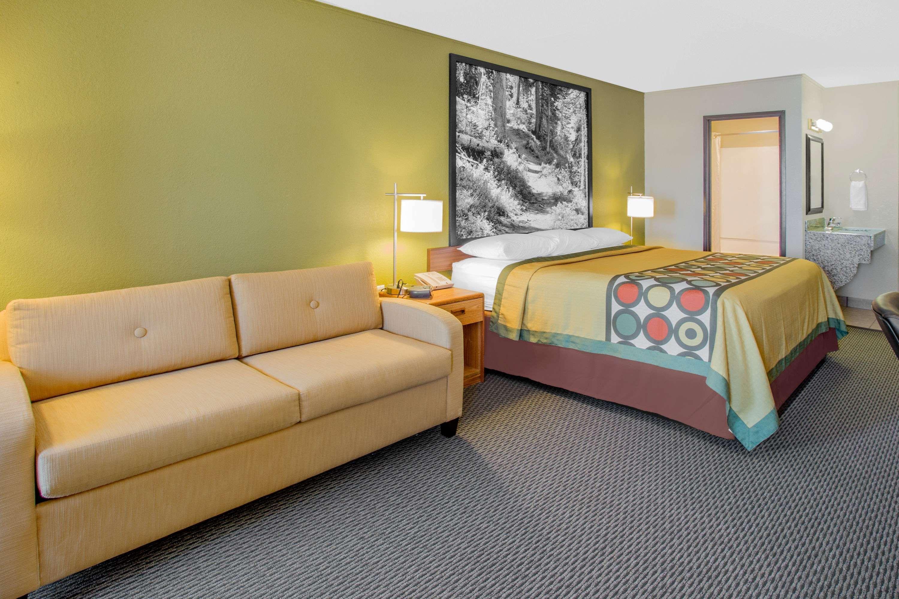Отель Super 8 By Wyndham Windsor/Madison North Экстерьер фото