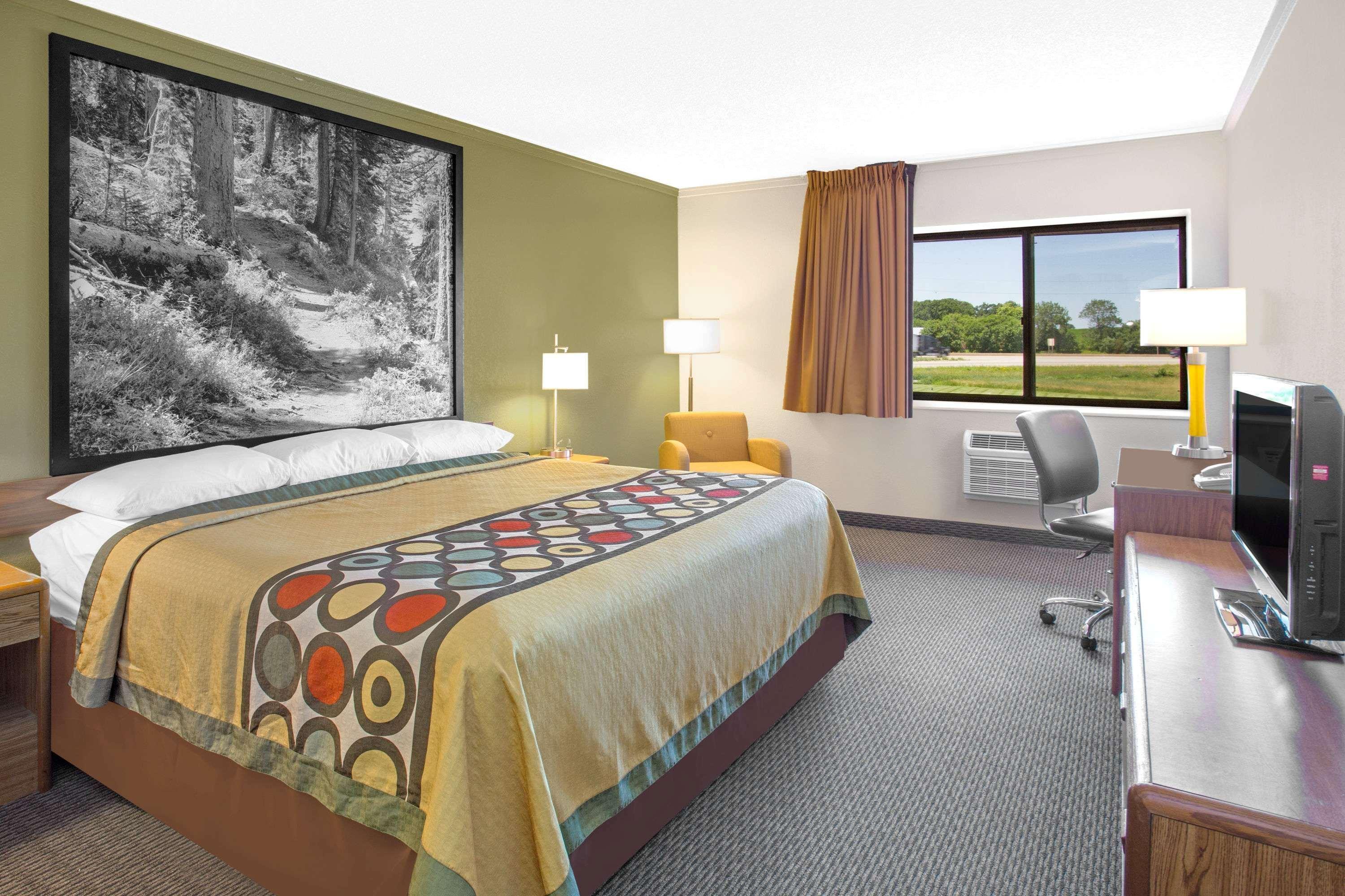 Отель Super 8 By Wyndham Windsor/Madison North Экстерьер фото