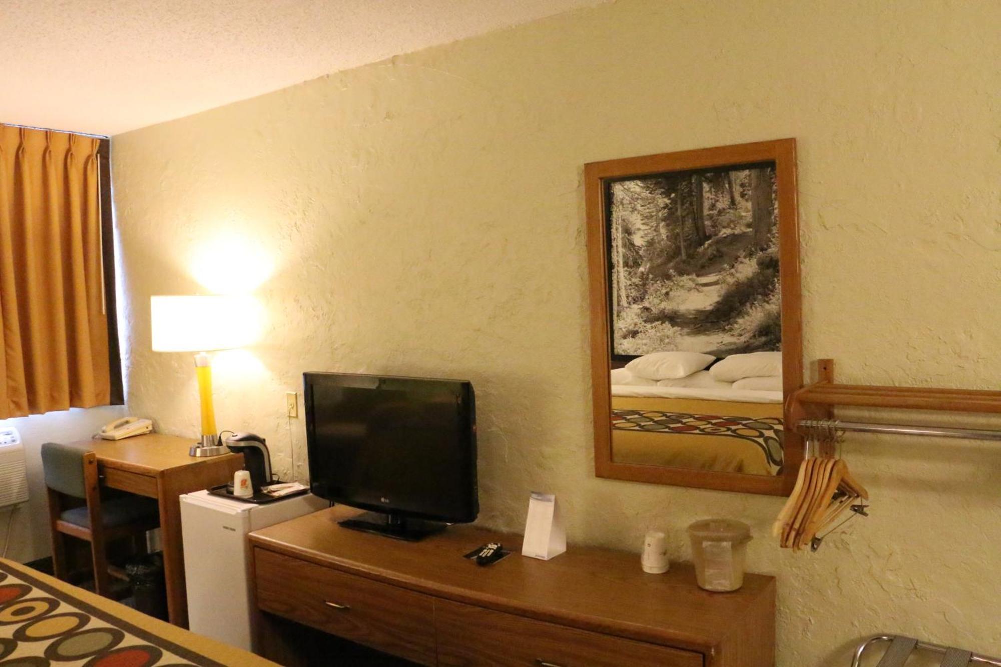 Отель Super 8 By Wyndham Windsor/Madison North Номер фото